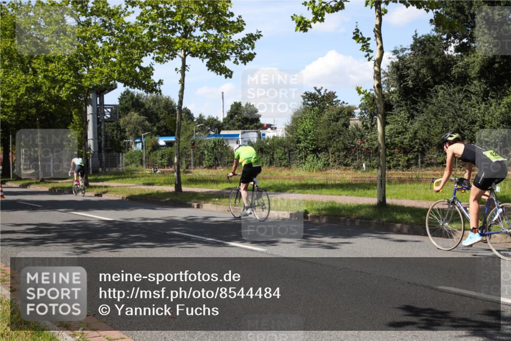 10.08.2025 - GEWOBA Citytriathlon Bremen Yannick Fuchs http://msf.ph/oto/8544484 10.08.2025 14:51:03 Radfahren 275, 379, 411, 470, 494 meine-sportfotos.de