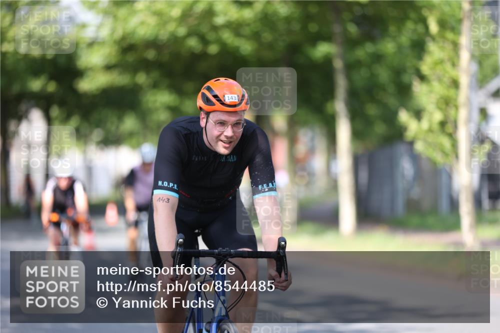 10.08.2025 - GEWOBA Citytriathlon Bremen Yannick Fuchs http://msf.ph/oto/8544485 10.08.2025 10:58:05 Radfahren 1, 125, 143, 185, 443, 445, 453, 472, 493 meine-sportfotos.de
