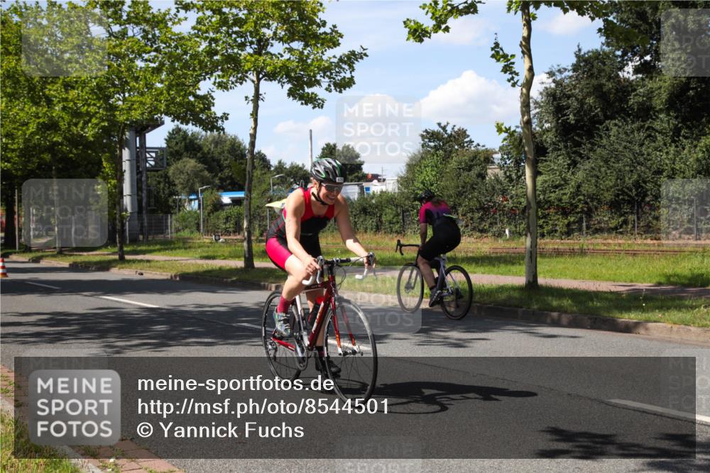 10.08.2025 - GEWOBA Citytriathlon Bremen Yannick Fuchs http://msf.ph/oto/8544501 10.08.2025 14:51:14 Radfahren 212, 338, 379, 399, 411, 470, 492, 494 meine-sportfotos.de