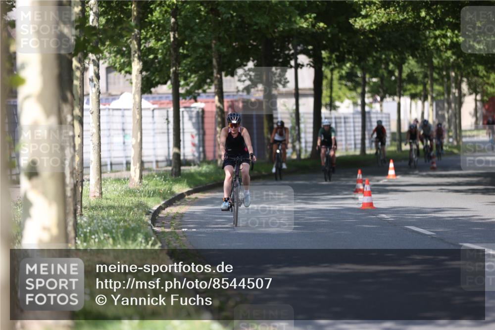 10.08.2025 - GEWOBA Citytriathlon Bremen Yannick Fuchs http://msf.ph/oto/8544507 10.08.2025 10:58:09 Radfahren 1, 125, 143, 165, 185, 402, 443, 445, 453, 472, 493, 513 meine-sportfotos.de