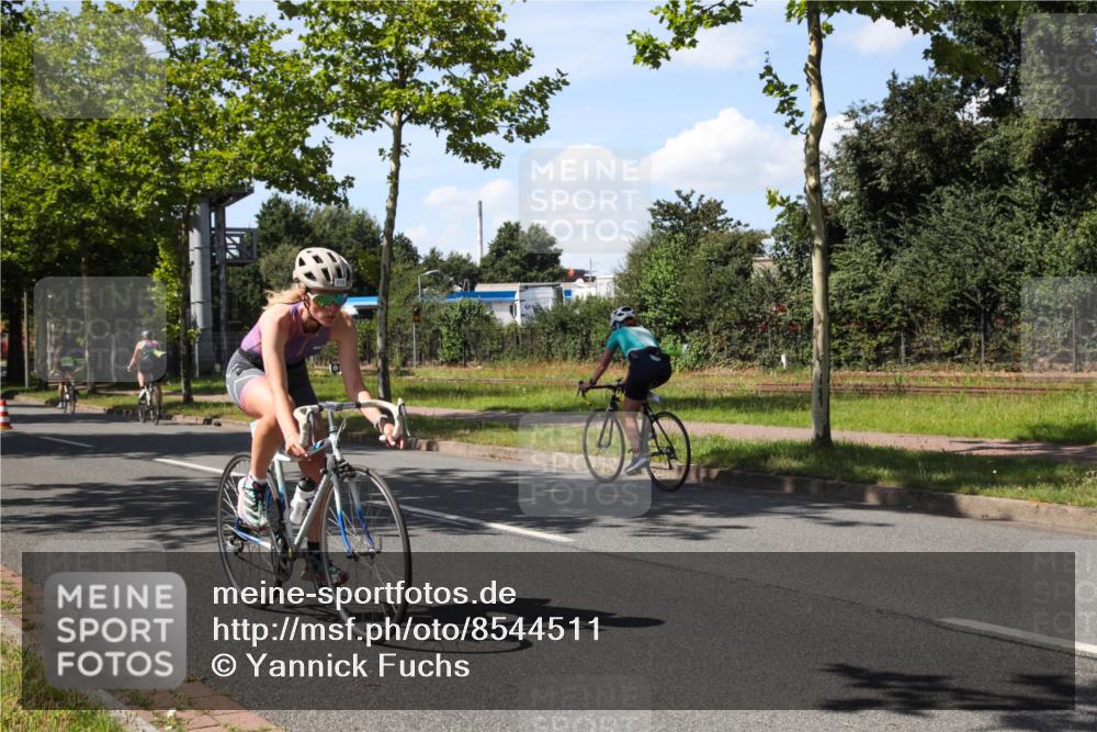 10.08.2025 - GEWOBA Citytriathlon Bremen Yannick Fuchs http://msf.ph/oto/8544511 10.08.2025 14:51:20 Radfahren 212, 338, 379, 399, 411, 468, 470, 492, 494 meine-sportfotos.de