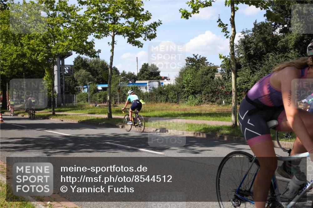 10.08.2025 - GEWOBA Citytriathlon Bremen Yannick Fuchs http://msf.ph/oto/8544512 10.08.2025 14:51:20 Radfahren 212, 338, 379, 399, 411, 468, 470, 492, 494 meine-sportfotos.de