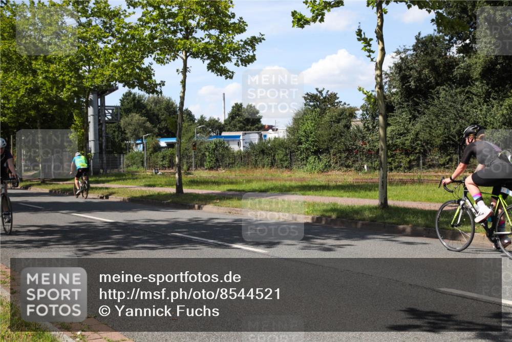 10.08.2025 - GEWOBA Citytriathlon Bremen Yannick Fuchs http://msf.ph/oto/8544521 10.08.2025 14:51:26 Radfahren 212, 338, 374, 399, 468, 492, 494 meine-sportfotos.de