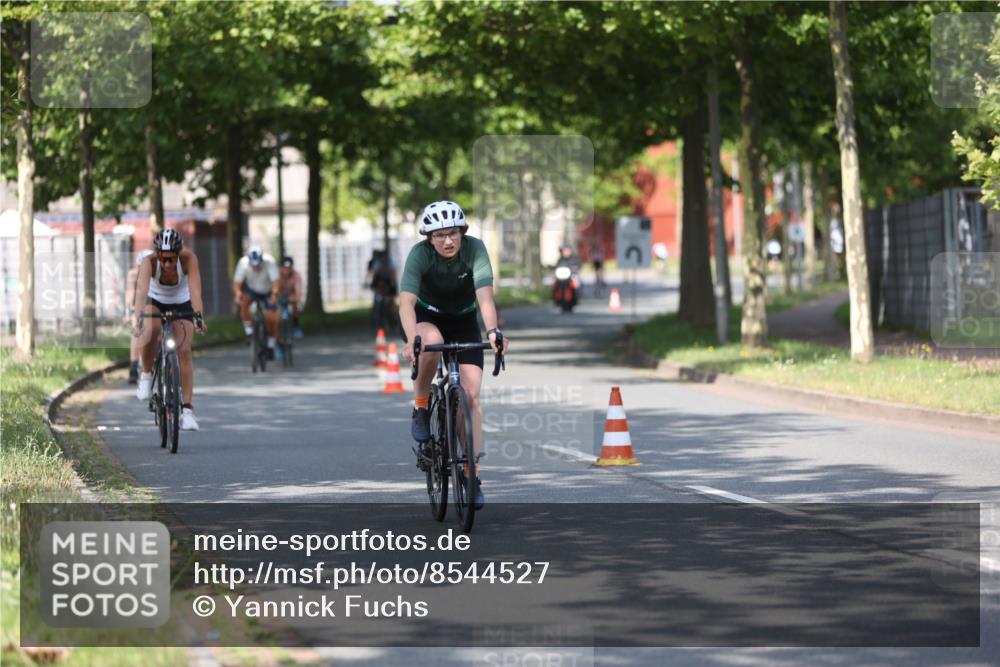 10.08.2025 - GEWOBA Citytriathlon Bremen Yannick Fuchs http://msf.ph/oto/8544527 10.08.2025 10:58:14 Radfahren 1, 125, 143, 165, 185, 402, 443, 445, 453, 472, 493, 506, 513 meine-sportfotos.de