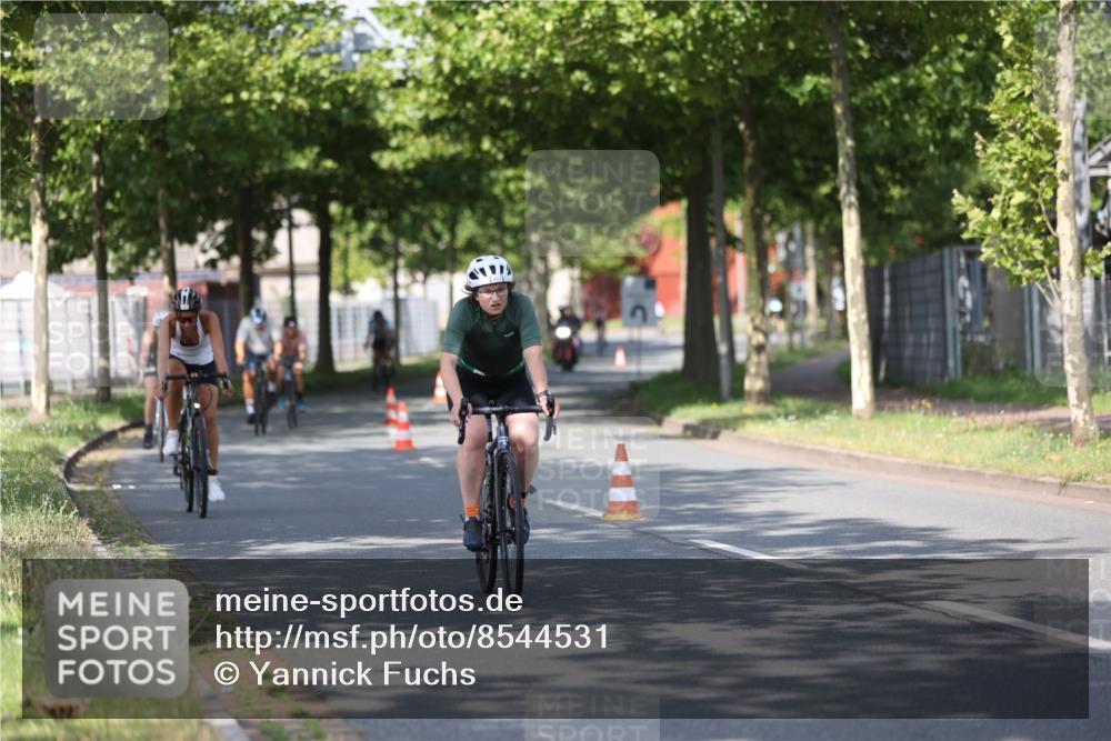 10.08.2025 - GEWOBA Citytriathlon Bremen Yannick Fuchs http://msf.ph/oto/8544531 10.08.2025 10:58:14 Radfahren 1, 125, 143, 165, 185, 402, 443, 445, 453, 472, 493, 506, 513 meine-sportfotos.de