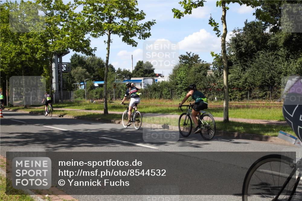 10.08.2025 - GEWOBA Citytriathlon Bremen Yannick Fuchs http://msf.ph/oto/8544532 10.08.2025 14:51:28 Radfahren 212, 338, 374, 399, 468, 492 meine-sportfotos.de