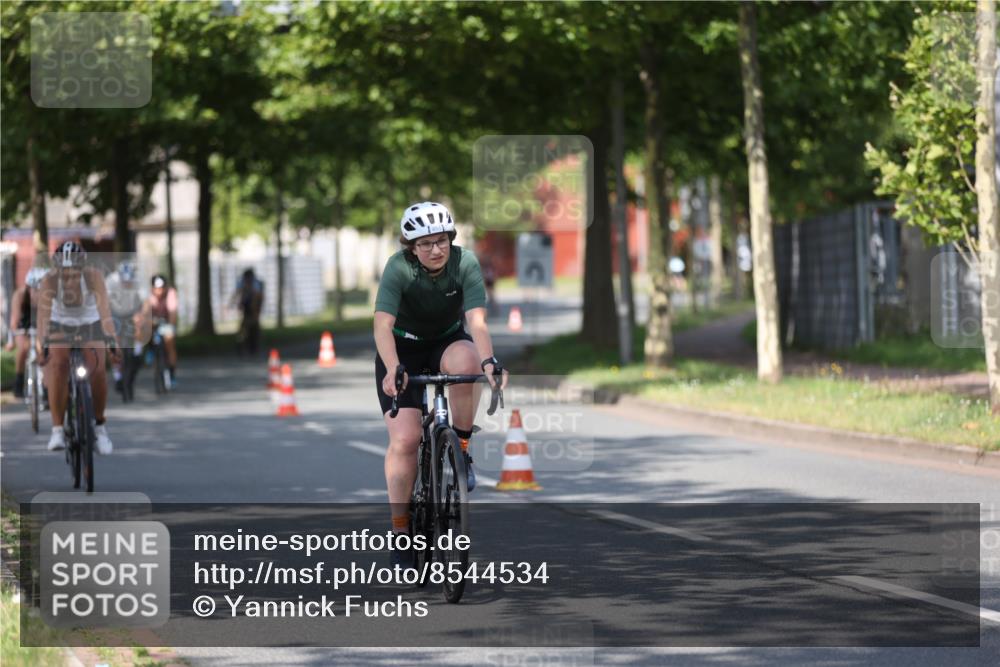 10.08.2025 - GEWOBA Citytriathlon Bremen Yannick Fuchs http://msf.ph/oto/8544534 10.08.2025 10:58:14 Radfahren 1, 125, 143, 165, 185, 402, 443, 445, 453, 472, 493, 506, 513 meine-sportfotos.de