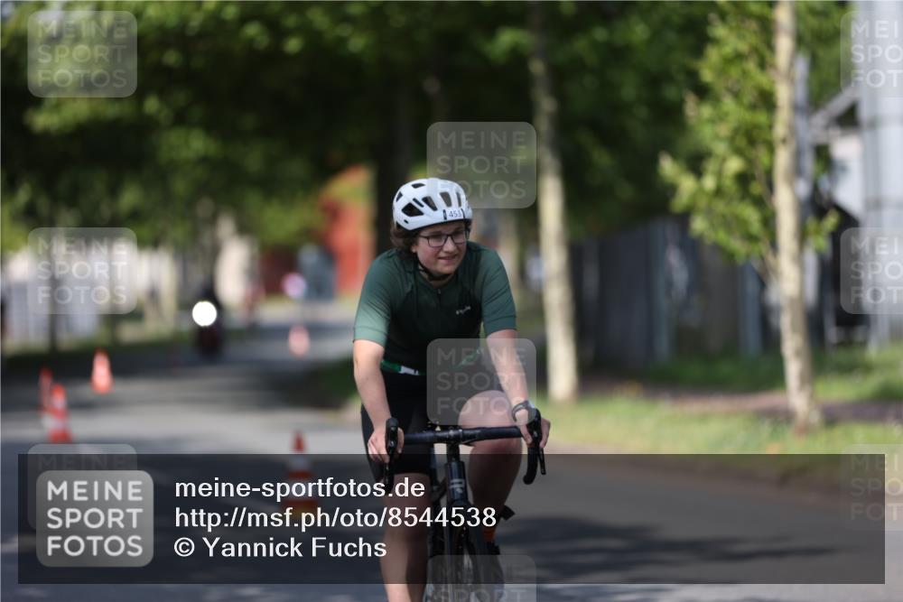 10.08.2025 - GEWOBA Citytriathlon Bremen Yannick Fuchs http://msf.ph/oto/8544538 10.08.2025 10:58:15 Radfahren 1, 125, 143, 165, 185, 402, 443, 445, 453, 472, 493, 506, 513 meine-sportfotos.de