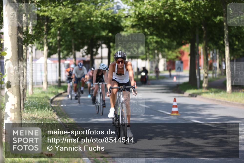 10.08.2025 - GEWOBA Citytriathlon Bremen Yannick Fuchs http://msf.ph/oto/8544544 10.08.2025 10:58:16 Radfahren 1, 125, 143, 165, 185, 402, 443, 445, 453, 472, 493, 506, 513 meine-sportfotos.de
