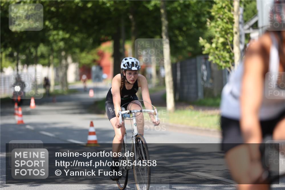 10.08.2025 - GEWOBA Citytriathlon Bremen Yannick Fuchs http://msf.ph/oto/8544558 10.08.2025 10:58:17 Radfahren 1, 125, 143, 165, 185, 402, 443, 445, 453, 472, 493, 506, 513 meine-sportfotos.de