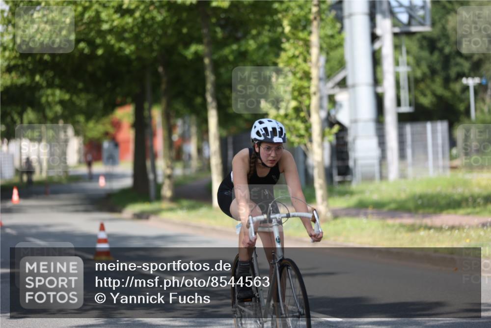 10.08.2025 - GEWOBA Citytriathlon Bremen Yannick Fuchs http://msf.ph/oto/8544563 10.08.2025 10:58:18 Radfahren 1, 125, 165, 185, 221, 402, 443, 445, 453, 472, 493, 506, 513 meine-sportfotos.de