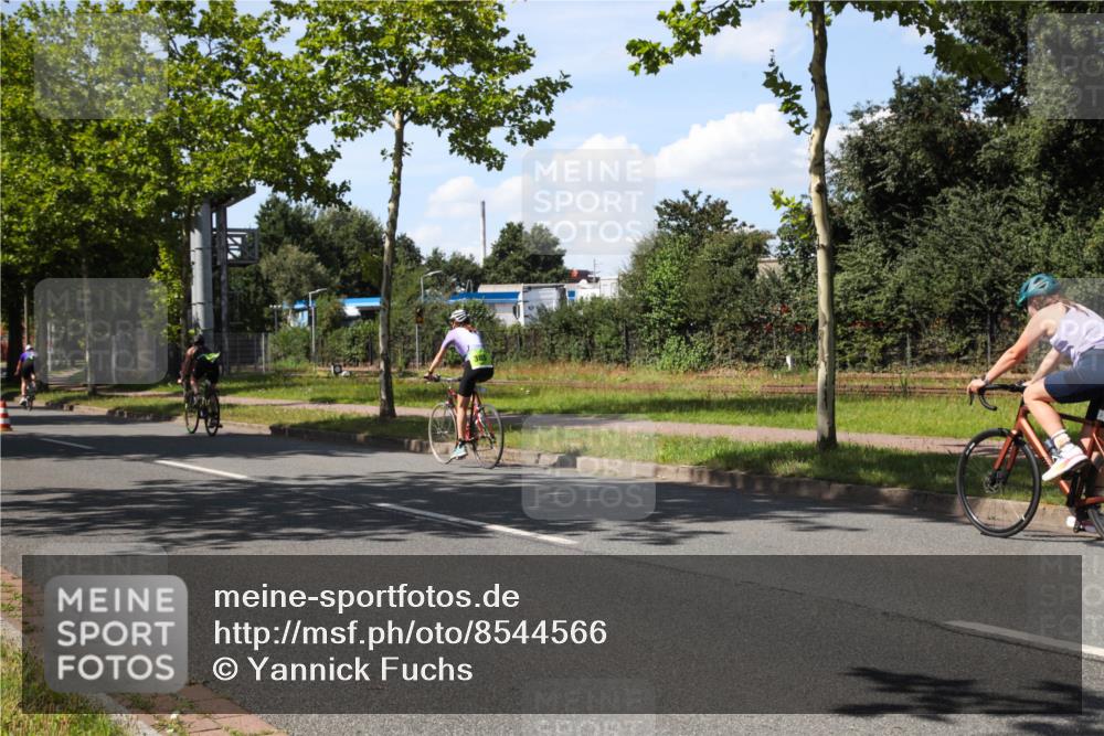 10.08.2025 - GEWOBA Citytriathlon Bremen Yannick Fuchs http://msf.ph/oto/8544566 10.08.2025 14:51:57 Radfahren 183, 315, 321, 341, 368, 428, 523 meine-sportfotos.de