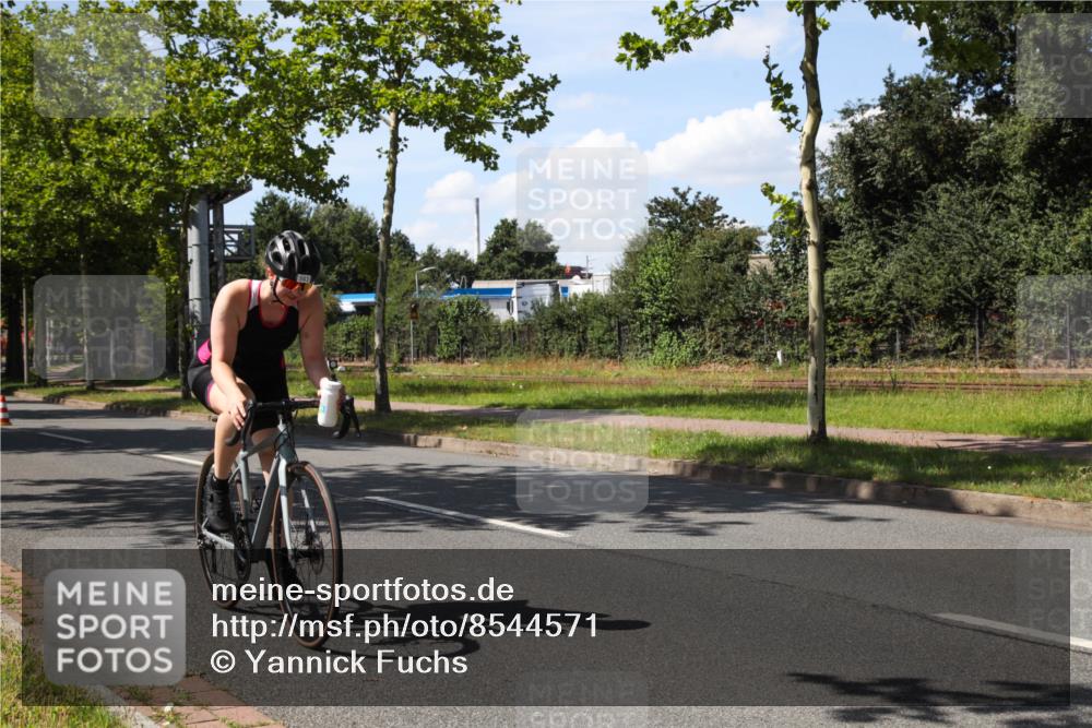 10.08.2025 - GEWOBA Citytriathlon Bremen Yannick Fuchs http://msf.ph/oto/8544571 10.08.2025 14:52:06 Radfahren 315, 321, 341, 361, 368, 412, 428 meine-sportfotos.de