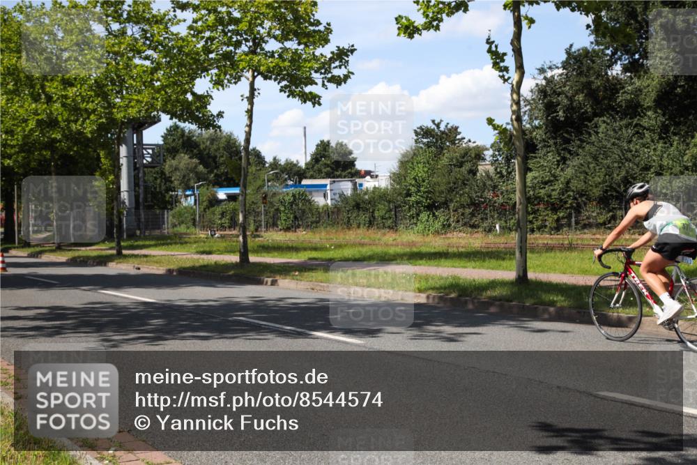 10.08.2025 - GEWOBA Citytriathlon Bremen Yannick Fuchs http://msf.ph/oto/8544574 10.08.2025 14:52:08 Radfahren 315, 321, 341, 361, 368, 381, 412, 428, 496 meine-sportfotos.de