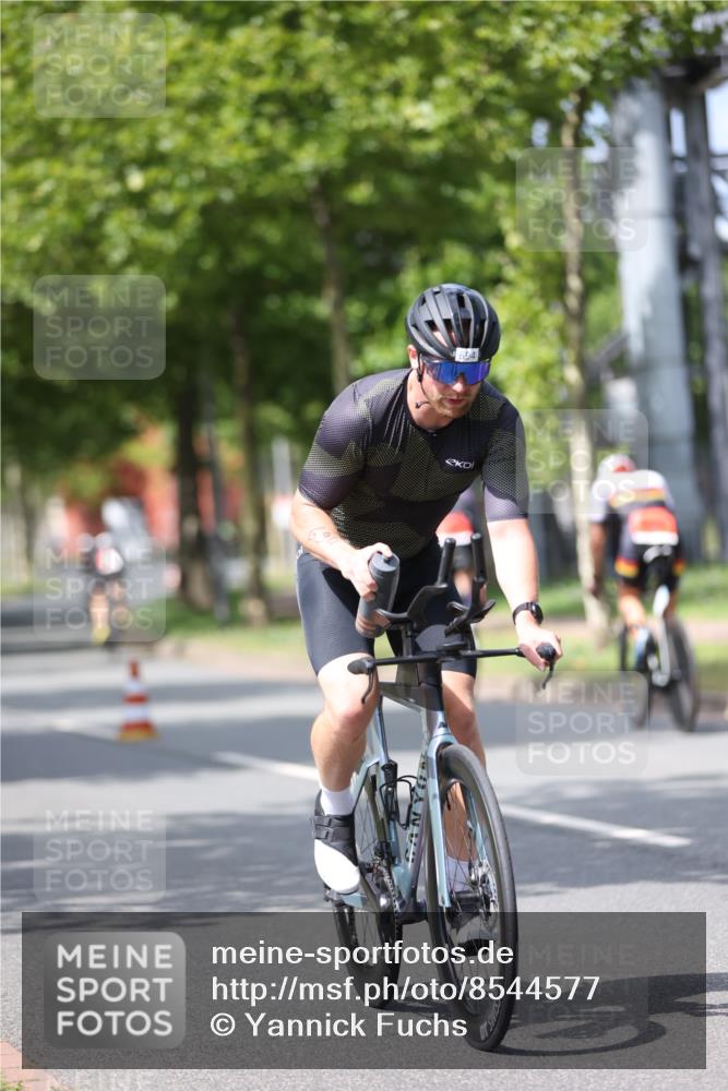 10.08.2025 - GEWOBA Citytriathlon Bremen Yannick Fuchs http://msf.ph/oto/8544577 10.08.2025 12:55:07 Radfahren 563, 591, 632, 714, 728, 761, 766, 781, 794, 877, 1015, 1029 meine-sportfotos.de