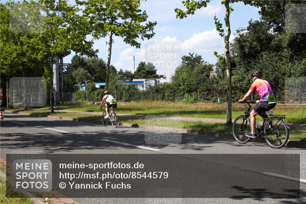 10.08.2025 - GEWOBA Citytriathlon Bremen Yannick Fuchs http://msf.ph/oto/8544579 10.08.2025 14:52:10 Radfahren 315, 321, 327, 341, 361, 368, 381, 412, 428, 496, 520 meine-sportfotos.de