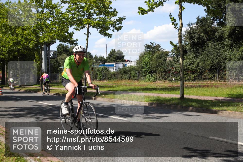 10.08.2025 - GEWOBA Citytriathlon Bremen Yannick Fuchs http://msf.ph/oto/8544589 10.08.2025 14:52:13 Radfahren 315, 321, 327, 341, 361, 368, 381, 412, 428, 496, 520 meine-sportfotos.de