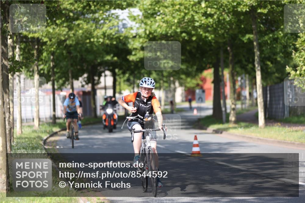 10.08.2025 - GEWOBA Citytriathlon Bremen Yannick Fuchs http://msf.ph/oto/8544592 10.08.2025 10:58:20 Radfahren 1, 165, 221, 402, 443, 445, 453, 472, 493, 506, 513 meine-sportfotos.de