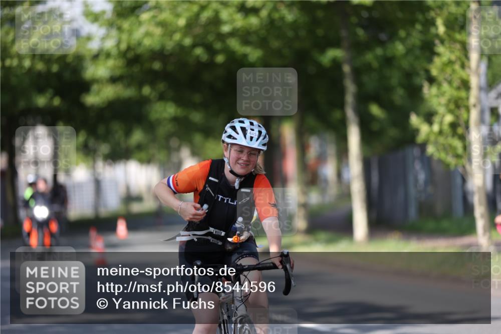 10.08.2025 - GEWOBA Citytriathlon Bremen Yannick Fuchs http://msf.ph/oto/8544596 10.08.2025 10:58:20 Radfahren 1, 165, 221, 402, 443, 445, 453, 472, 493, 506, 513 meine-sportfotos.de