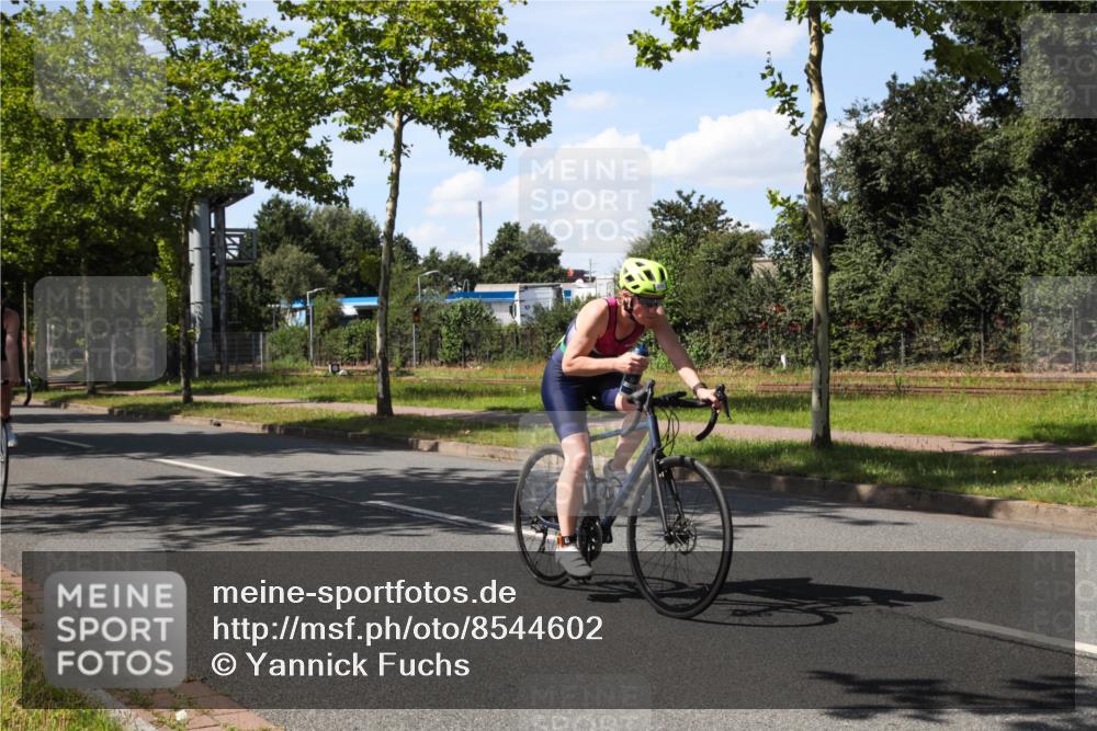 10.08.2025 - GEWOBA Citytriathlon Bremen Yannick Fuchs http://msf.ph/oto/8544602 10.08.2025 14:52:20 Radfahren 315, 321, 327, 329, 347, 361, 381, 412, 439, 469, 496, 520 meine-sportfotos.de