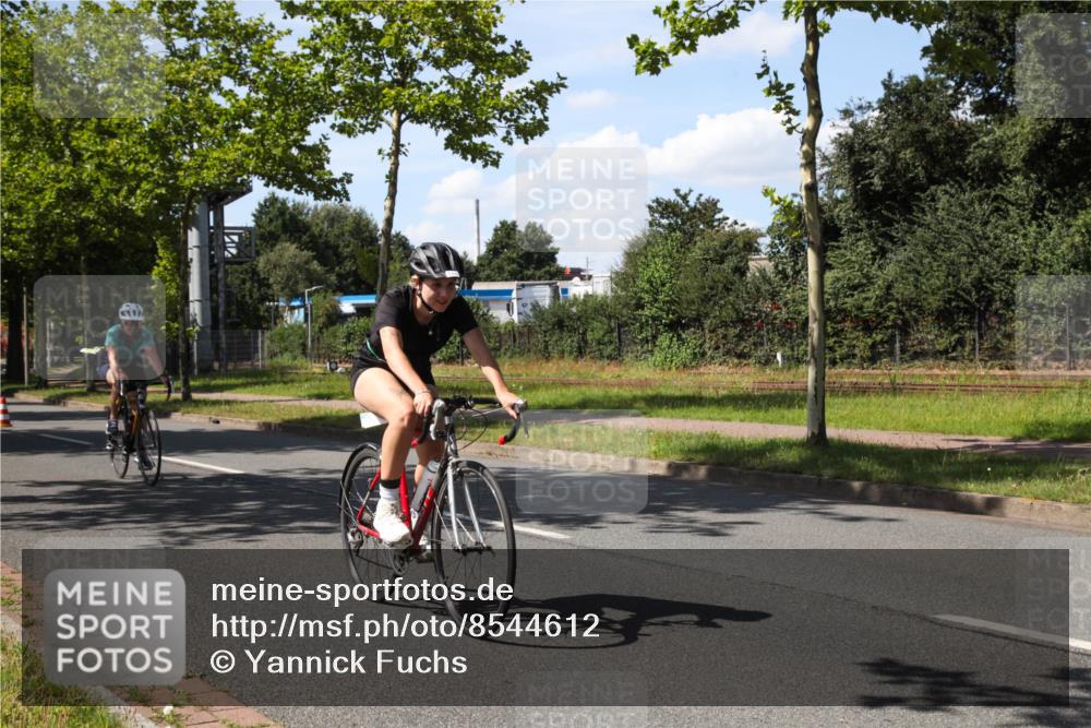 10.08.2025 - GEWOBA Citytriathlon Bremen Yannick Fuchs http://msf.ph/oto/8544612 10.08.2025 14:52:23 Radfahren 327, 329, 347, 361, 381, 412, 439, 469, 496, 520 meine-sportfotos.de