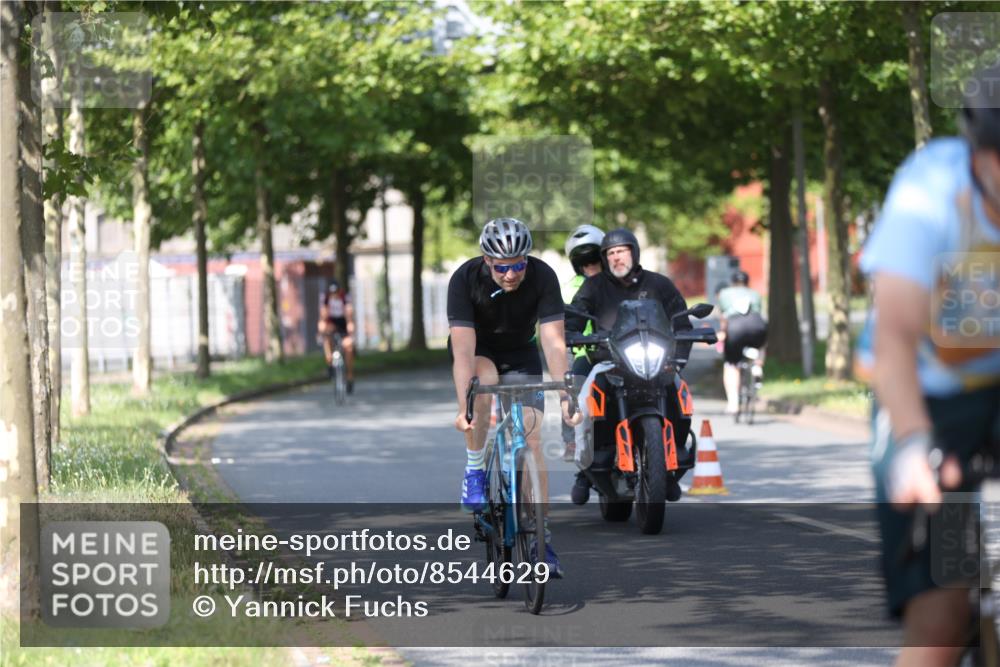 10.08.2025 - GEWOBA Citytriathlon Bremen Yannick Fuchs http://msf.ph/oto/8544629 10.08.2025 10:58:23 Radfahren 1, 95, 165, 221, 402, 445, 453, 472, 493, 506, 513 meine-sportfotos.de