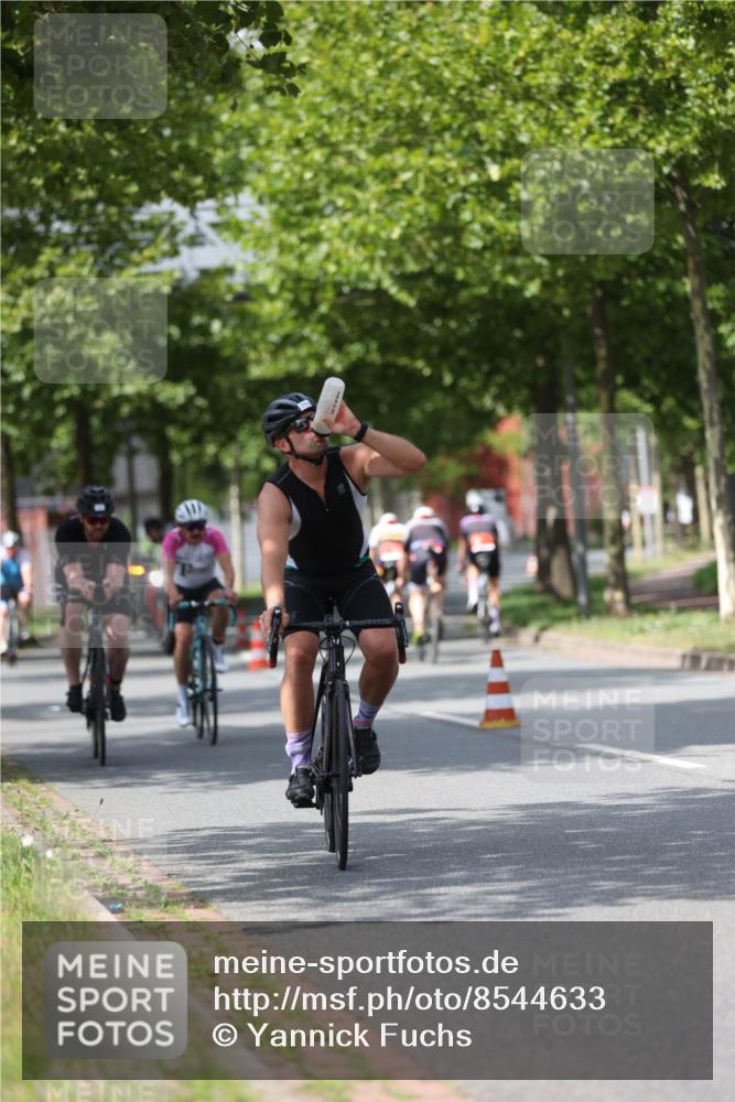 10.08.2025 - GEWOBA Citytriathlon Bremen Yannick Fuchs http://msf.ph/oto/8544633 10.08.2025 12:55:10 Radfahren 563, 591, 632, 696, 714, 728, 761, 766, 781, 794, 877, 1015 meine-sportfotos.de