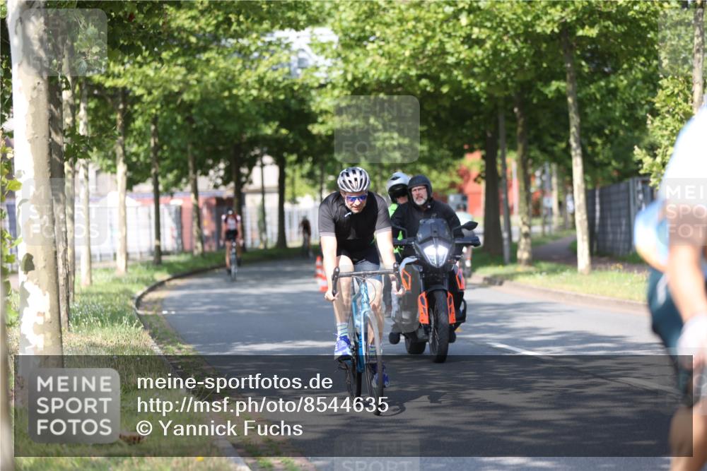 10.08.2025 - GEWOBA Citytriathlon Bremen Yannick Fuchs http://msf.ph/oto/8544635 10.08.2025 10:58:23 Radfahren 1, 95, 165, 221, 402, 445, 453, 472, 493, 506, 513 meine-sportfotos.de