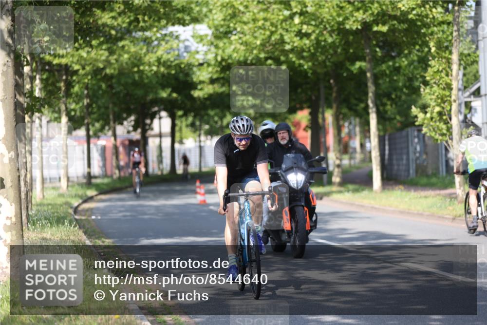 10.08.2025 - GEWOBA Citytriathlon Bremen Yannick Fuchs http://msf.ph/oto/8544640 10.08.2025 10:58:23 Radfahren 1, 95, 165, 221, 402, 445, 453, 472, 493, 506, 513 meine-sportfotos.de