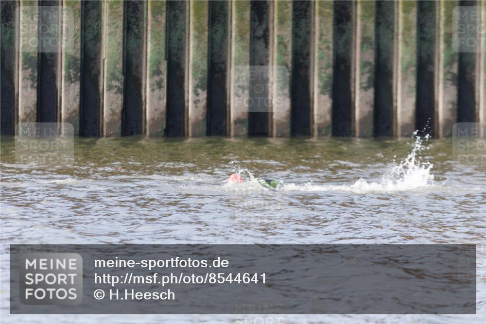 10.08.2025 - GEWOBA Citytriathlon Bremen H.Heesch http://msf.ph/oto/8544641 10.08.2025 10:04:20 Schwimmen  meine-sportfotos.de