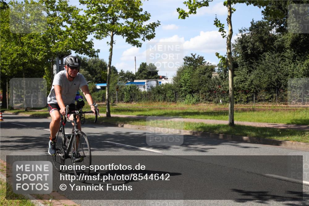 10.08.2025 - GEWOBA Citytriathlon Bremen Yannick Fuchs http://msf.ph/oto/8544642 10.08.2025 14:52:37 Radfahren 329, 347, 439, 459, 469 meine-sportfotos.de