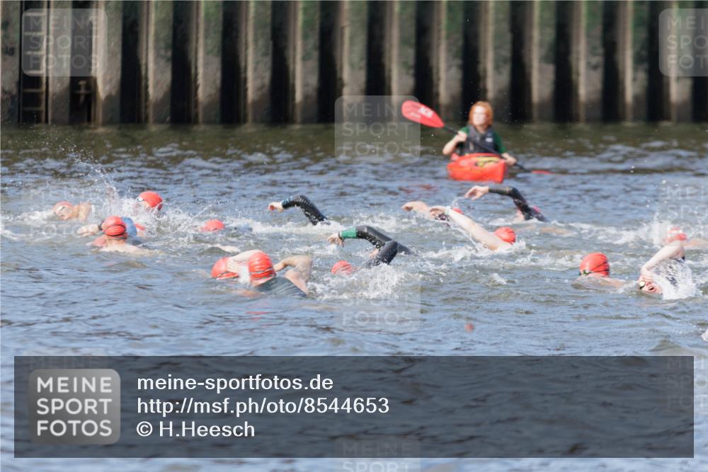 10.08.2025 - GEWOBA Citytriathlon Bremen H.Heesch http://msf.ph/oto/8544653 10.08.2025 10:04:24 Schwimmen  meine-sportfotos.de