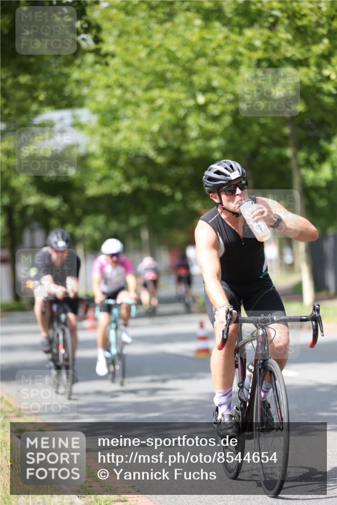 10.08.2025 - GEWOBA Citytriathlon Bremen Yannick Fuchs http://msf.ph/oto/8544654 10.08.2025 12:55:10 Radfahren 563, 591, 632, 696, 714, 728, 761, 766, 781, 794, 877, 1015 meine-sportfotos.de