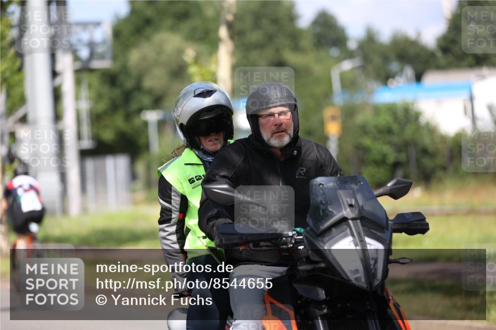 10.08.2025 - GEWOBA Citytriathlon Bremen Yannick Fuchs http://msf.ph/oto/8544655 10.08.2025 10:58:25 Radfahren 1, 95, 165, 221, 402, 445, 453, 472, 493, 506, 513 meine-sportfotos.de