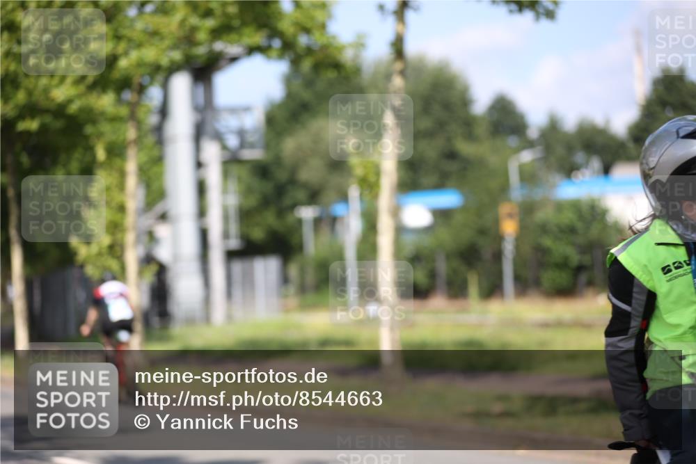 10.08.2025 - GEWOBA Citytriathlon Bremen Yannick Fuchs http://msf.ph/oto/8544663 10.08.2025 10:58:25 Radfahren 1, 95, 165, 221, 402, 445, 453, 472, 493, 506, 513 meine-sportfotos.de