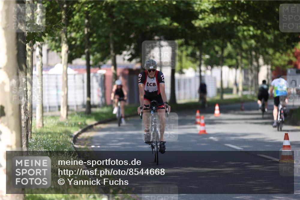 10.08.2025 - GEWOBA Citytriathlon Bremen Yannick Fuchs http://msf.ph/oto/8544668 10.08.2025 10:58:27 Radfahren 1, 95, 165, 221, 402, 445, 453, 472, 506, 513 meine-sportfotos.de