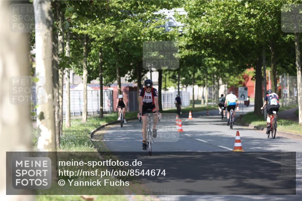 10.08.2025 - GEWOBA Citytriathlon Bremen Yannick Fuchs http://msf.ph/oto/8544674 10.08.2025 10:58:27 Radfahren 1, 95, 165, 221, 402, 445, 453, 472, 506, 513 meine-sportfotos.de