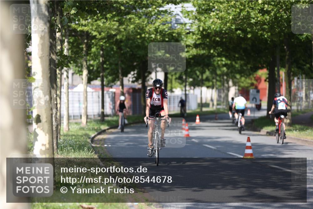 10.08.2025 - GEWOBA Citytriathlon Bremen Yannick Fuchs http://msf.ph/oto/8544678 10.08.2025 10:58:27 Radfahren 1, 95, 165, 221, 402, 445, 453, 472, 506, 513 meine-sportfotos.de