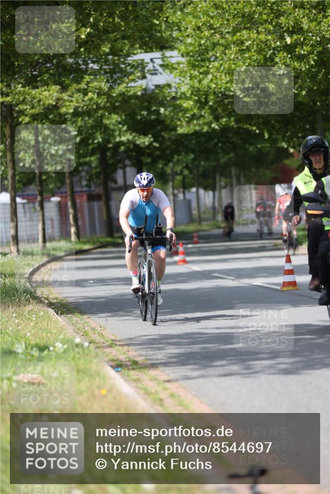 10.08.2025 - GEWOBA Citytriathlon Bremen Yannick Fuchs http://msf.ph/oto/8544697 10.08.2025 12:55:13 Radfahren 563, 696, 714, 761, 766, 794, 877, 1015 meine-sportfotos.de