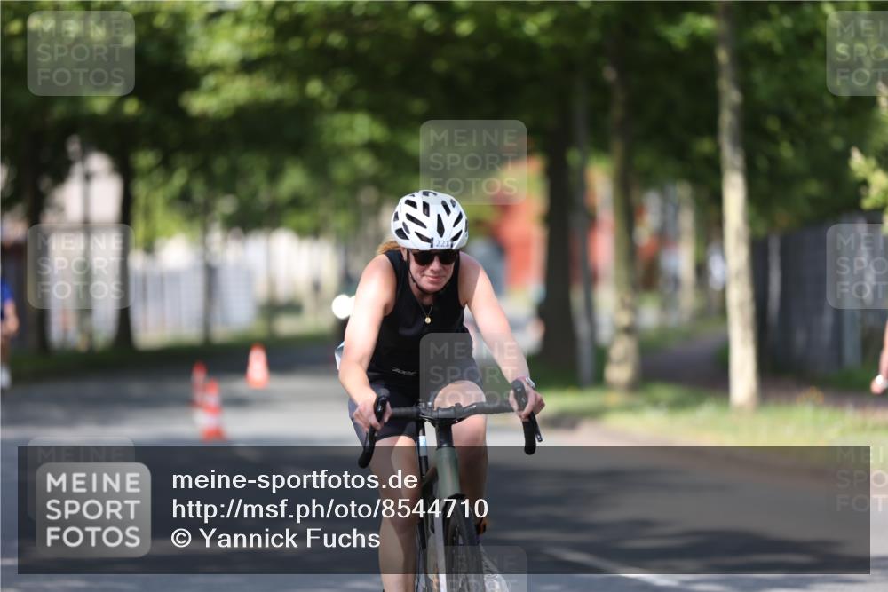 10.08.2025 - GEWOBA Citytriathlon Bremen Yannick Fuchs http://msf.ph/oto/8544710 10.08.2025 10:58:31 Radfahren 95, 165, 221, 402, 506, 513 meine-sportfotos.de