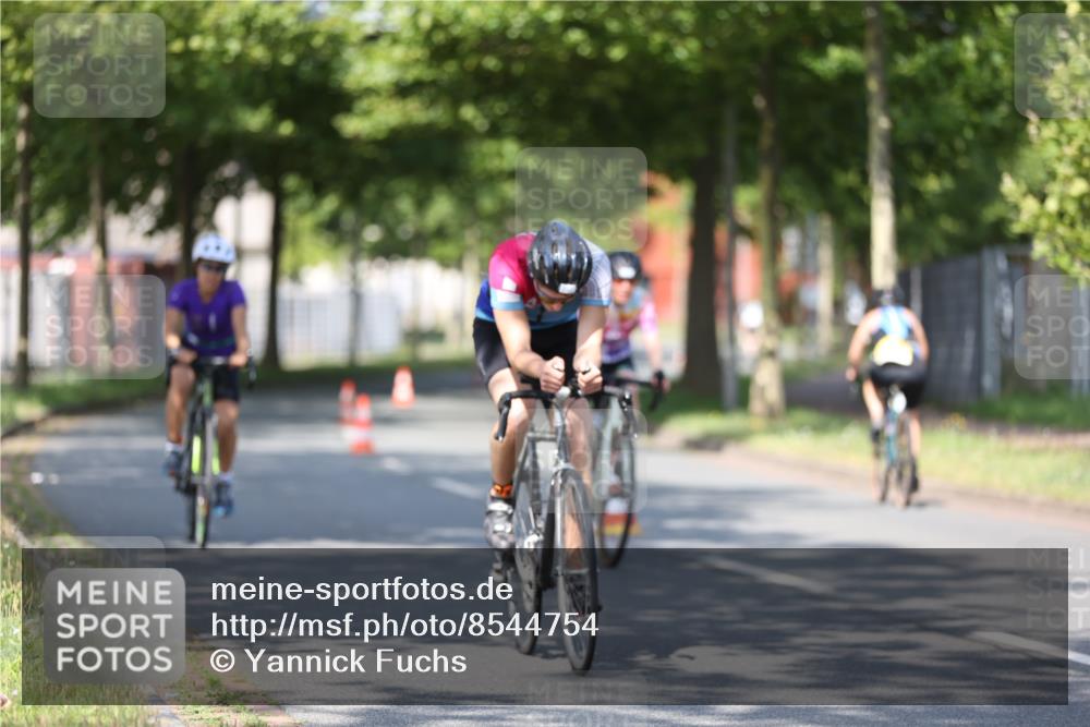 10.08.2025 - GEWOBA Citytriathlon Bremen Yannick Fuchs http://msf.ph/oto/8544754 10.08.2025 10:58:50 Radfahren 57, 191, 450 meine-sportfotos.de