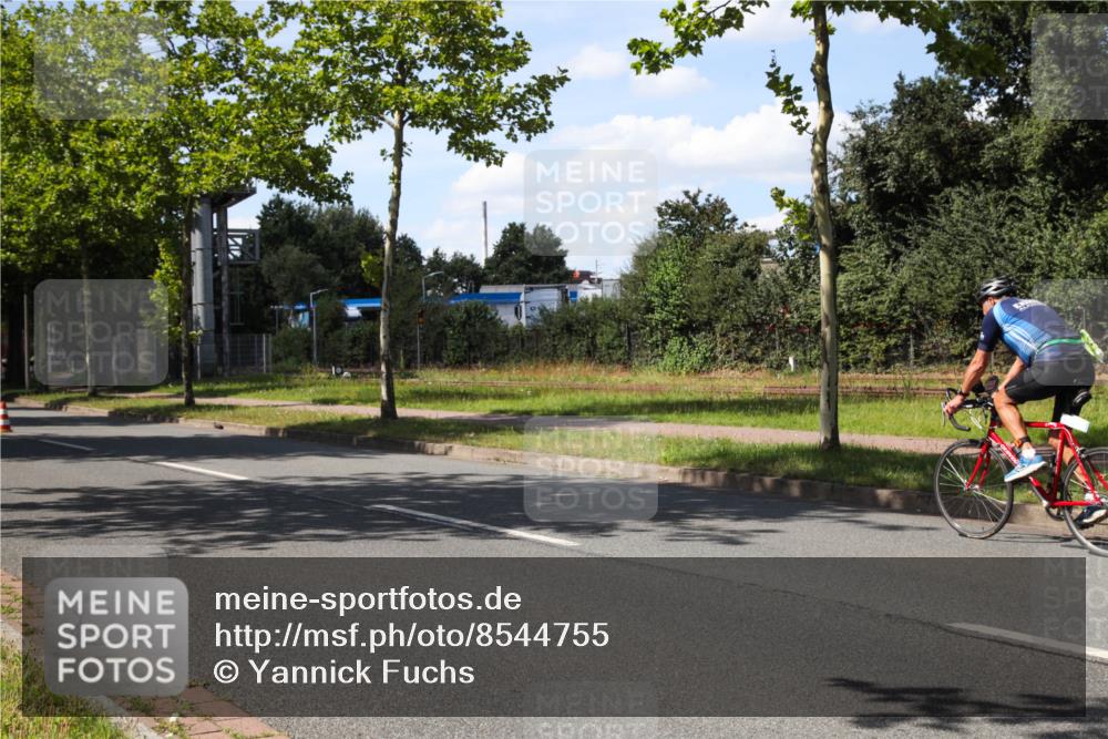 10.08.2025 - GEWOBA Citytriathlon Bremen Yannick Fuchs http://msf.ph/oto/8544755 10.08.2025 14:53:51 Radfahren 291, 300, 345, 438, 485, 501 meine-sportfotos.de