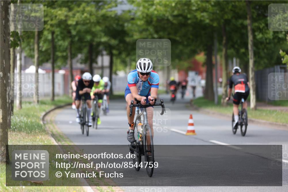 10.08.2025 - GEWOBA Citytriathlon Bremen Yannick Fuchs http://msf.ph/oto/8544759 10.08.2025 12:55:37 Radfahren 636, 658, 729, 804, 843, 880, 982, 1033 meine-sportfotos.de