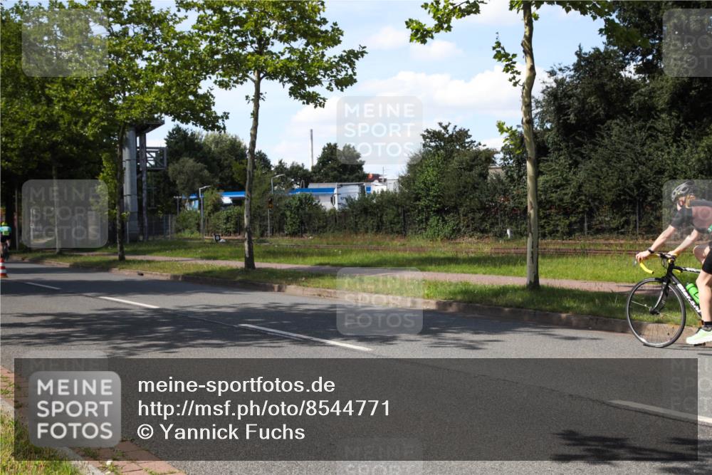 10.08.2025 - GEWOBA Citytriathlon Bremen Yannick Fuchs http://msf.ph/oto/8544771 10.08.2025 14:54:02 Radfahren 291, 300, 345, 362, 433, 434, 473, 485, 508, 519 meine-sportfotos.de