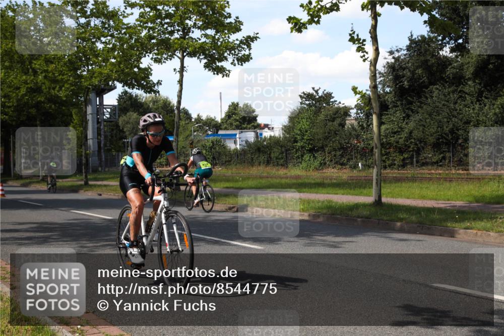 10.08.2025 - GEWOBA Citytriathlon Bremen Yannick Fuchs http://msf.ph/oto/8544775 10.08.2025 14:54:05 Radfahren 300, 345, 362, 433, 434, 473, 485, 508, 519 meine-sportfotos.de