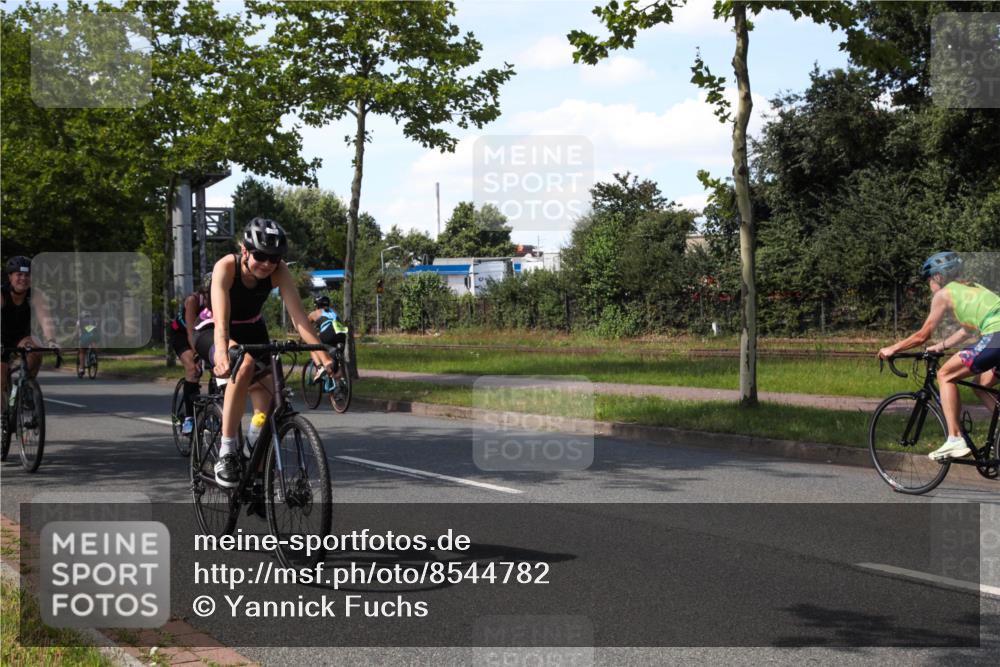 10.08.2025 - GEWOBA Citytriathlon Bremen Yannick Fuchs http://msf.ph/oto/8544782 10.08.2025 14:54:07 Radfahren 324, 345, 362, 433, 434, 454, 473, 475, 485, 508, 519 meine-sportfotos.de