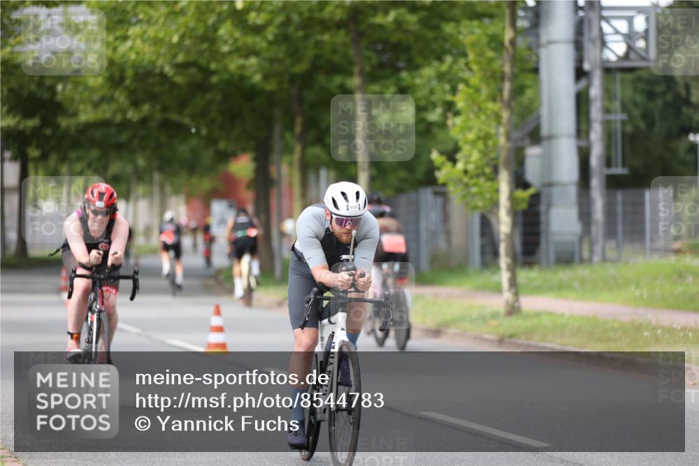 10.08.2025 - GEWOBA Citytriathlon Bremen Yannick Fuchs http://msf.ph/oto/8544783 10.08.2025 12:55:40 Radfahren 636, 658, 729, 779, 804, 843, 880, 1033 meine-sportfotos.de