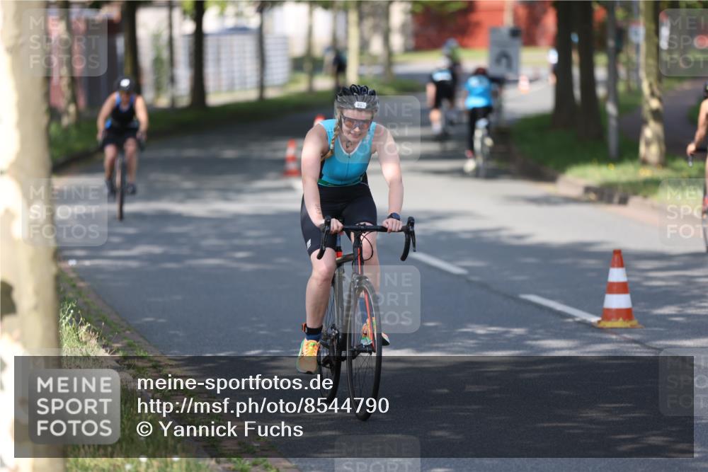 10.08.2025 - GEWOBA Citytriathlon Bremen Yannick Fuchs http://msf.ph/oto/8544790 10.08.2025 10:59:44 Radfahren 59, 141, 417, 463, 475, 498 meine-sportfotos.de