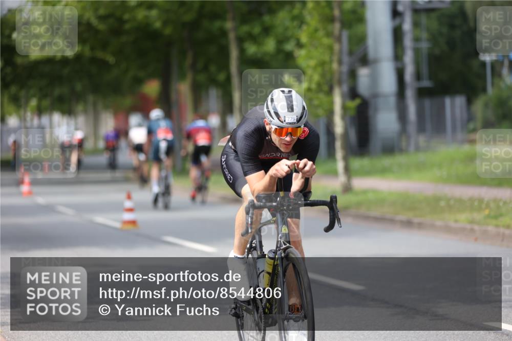 10.08.2025 - GEWOBA Citytriathlon Bremen Yannick Fuchs http://msf.ph/oto/8544806 10.08.2025 12:55:48 Radfahren 636, 658, 729, 779, 804, 843, 880, 883, 890, 896 meine-sportfotos.de