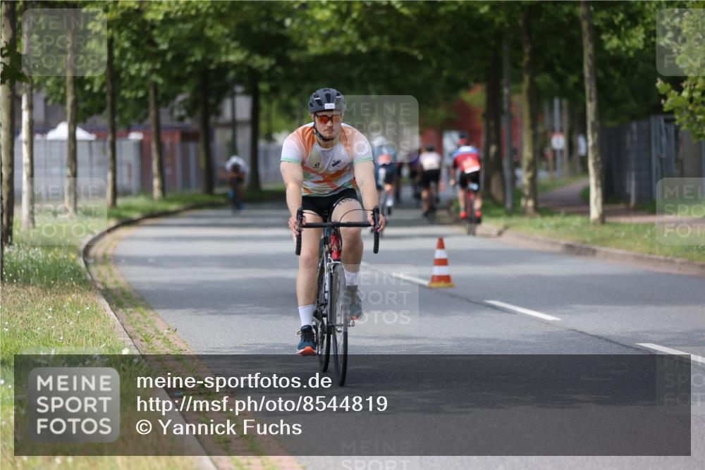 10.08.2025 - GEWOBA Citytriathlon Bremen Yannick Fuchs http://msf.ph/oto/8544819 10.08.2025 12:55:49 Radfahren 636, 658, 729, 765, 779, 804, 843, 880, 883, 890, 896 meine-sportfotos.de